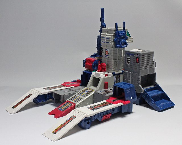 TFEN23_FORTRESS MAXIMUS_01.jpg