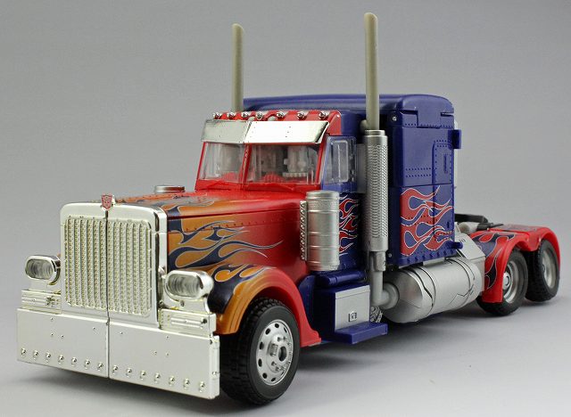 RA24 _BUSTER OPTIMUS PRIME_01.jpg